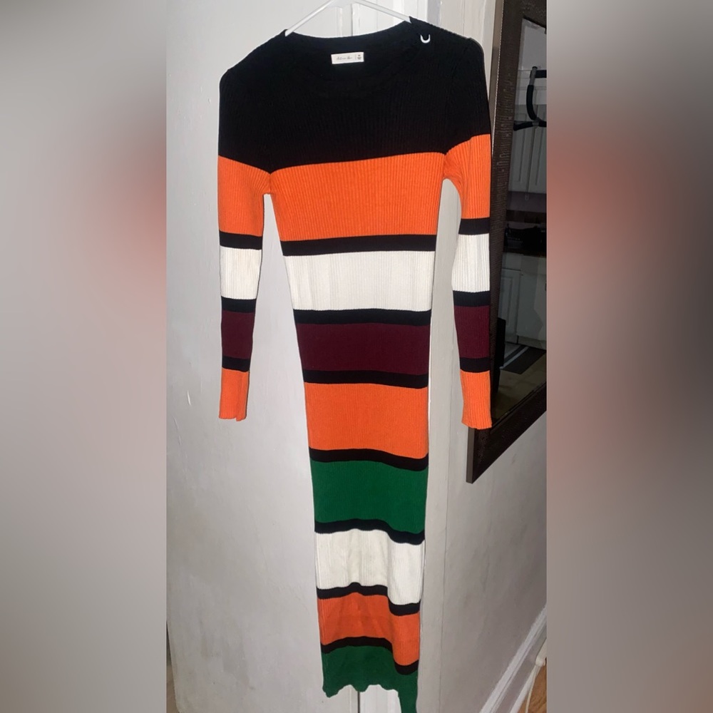 Long sleeve maxi dress (perfect for the holidays and winter weather)